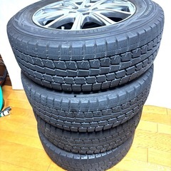 DUNLOPスタッドレス195/65R15の画像