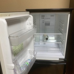 SHARPの冷蔵庫ブラックの画像