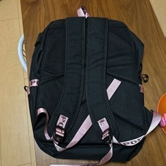 ブラックピンク　リュックの画像
