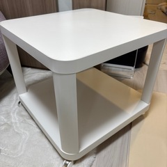 IKEA 白テーブルの画像