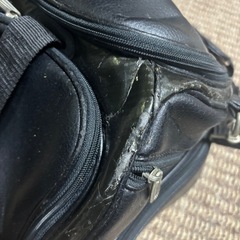 金曜日に処分します。 adidasアディダスのバッグ難ありの画像