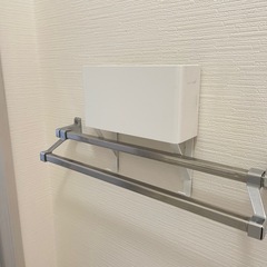 tower タオル掛け上 ドライヤー&ヘアーア イロンホルダー タワーの画像