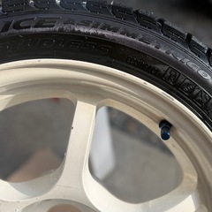 スタッドレスタイヤ、17インチ ホイール付×4本。廃盤希少の画像