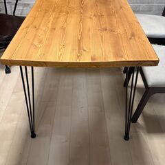 LOWYA ダイニングテーブル 140 x 70 CM、中古品、真ん中少し曲がっています、11/26、28-30に取りに来てくださる方に限定の画像