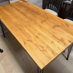 LOWYA ダイニングテーブル 140 x 70 CM、中古品、真ん中少し曲がっています、11/26、28-30に取りに来てくださる方に限定の画像