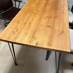 LOWYA ダイニングテーブル 140 x 70 CM、中古品、真ん中少し曲がっています、11/26、28-30に取りに来てくださる方に限定の画像