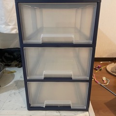 (決まりました)プラスチックの収納ケース(3段3個/4段1個)の画像