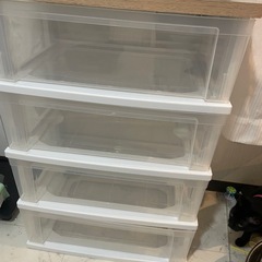 (決まりました)プラスチックの収納ケース(3段3個/4段1個)の画像