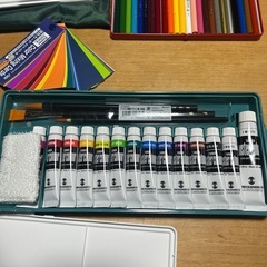 絵の具と色鉛筆セットの画像