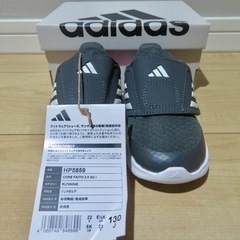 新品未使用 13cm adidas アディダス スニーカー 運動靴 タグつき 箱つき      の画像