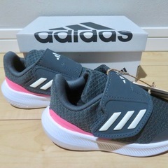新品未使用 13cm adidas アディダス スニーカー 運動靴 タグつき 箱つき      の画像