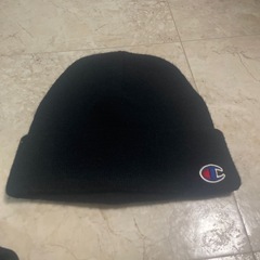 チャンピオンパーカーとニット帽
の画像