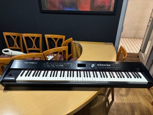美品、電子ピアノ　Roland RD-700NX。