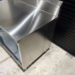 ステンレス調理台 作業台 バックガード 引き違い戸収納付き　未使用品  飲食店 キッチンカーの画像