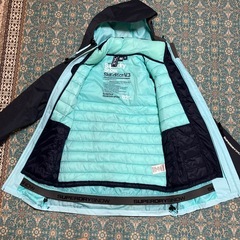 Superdry 極度乾燥（しなさい）ジップアップ フーデッドジャケット、〈未使用 タグ付き〉HIGHLAND2000 ウールニット帽、〈未使用〉WORKMAN３Ｍ™Thinsulate ネックウォーマー、ヘアバンドの画像