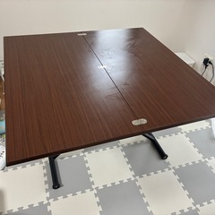 昇降テーブルの画像