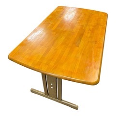 木製 ダイニングテーブルの画像