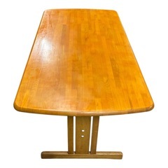 木製 ダイニングテーブルの画像