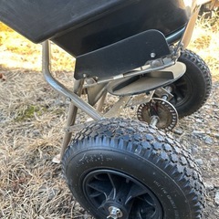 ミナト 手押し式 肥料散布機 ブロキャス・プロ60 MBC-60PRO (容量60L/ステンレス製フレーム)の画像