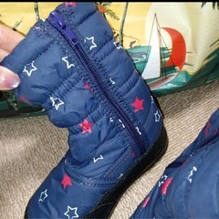 16センチハッシュアッシュ　スノーブーツ新品の画像