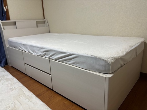 【取引き中】ニトリ　シングルベッド　マットレス・コンセント・ライト・収納付き