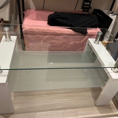 ガラステーブルの画像