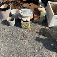 植木鉢多数300〜500円の画像
