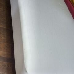 シングルベッド 足付きマットレスの画像