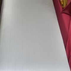 シングルベッド 足付きマットレスの画像