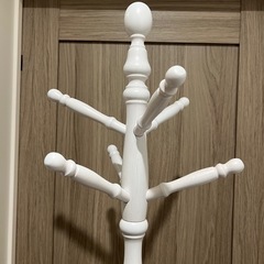 白い木製コートハンガー／ポールハンガー　上部回転式の画像