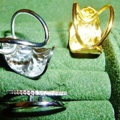 20日〆新品＆未使用に近い3点セット流行りのリング指輪サイズ調整自由ゴールド色＆シルバー色の画像