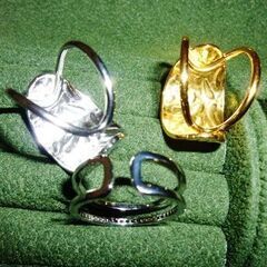 20日〆新品＆未使用に近い3点セット流行りのリング指輪サイズ調整自由ゴールド色＆シルバー色の画像