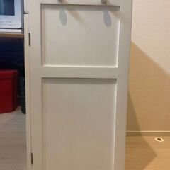 木製キャビネット（キャスター付き）の画像