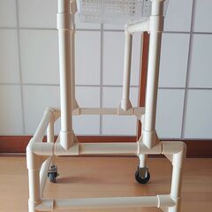 介護用品　室内用歩行器　押し車の画像