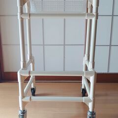 介護用品　室内用歩行器　押し車の画像