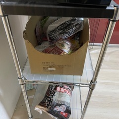 タオル掛け？付スチールラックの画像