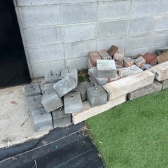 コンクリートブロック、レンガ　無料　あげます　0円の画像