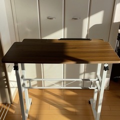 パソコンデスクにも学習机にもの画像