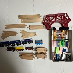 木製　電車の画像