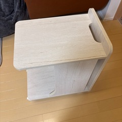 ニトリ　サイドテーブルの画像