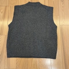 新品　ZARA ベスト　ニットの画像
