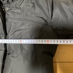 レディース／フード付き ダウンジャケット　ブラック　ユニクロ Mサイズの画像