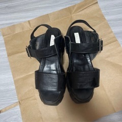 NUOVO ブラックサンダルの画像