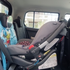 チャイルドシート、後部座席へ後向き取付のみ、体重15kg、身長81cm、持ち手付きの画像