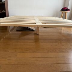 クイーンサイズ ロータイプすのこベッドフレーム（天然木）の画像
