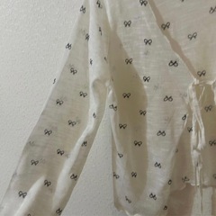 リボン柄 ホワイト カーディガン 長袖 シアーの画像