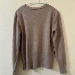 ベージュ 茶色 カーディガン ニットの画像