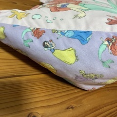 プリンセス　アリエル　ラプンツェル　三角　クッションの画像