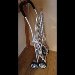ブレーキ付き買い物カート　折りたたみ可能　の画像