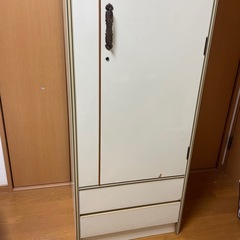 衣装収納棚の画像